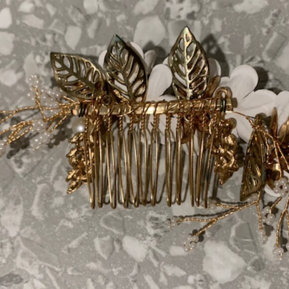 SHEIN floral and faux pearl hair comb (NWOT) - FREE with bundle - Picture 3 of 3